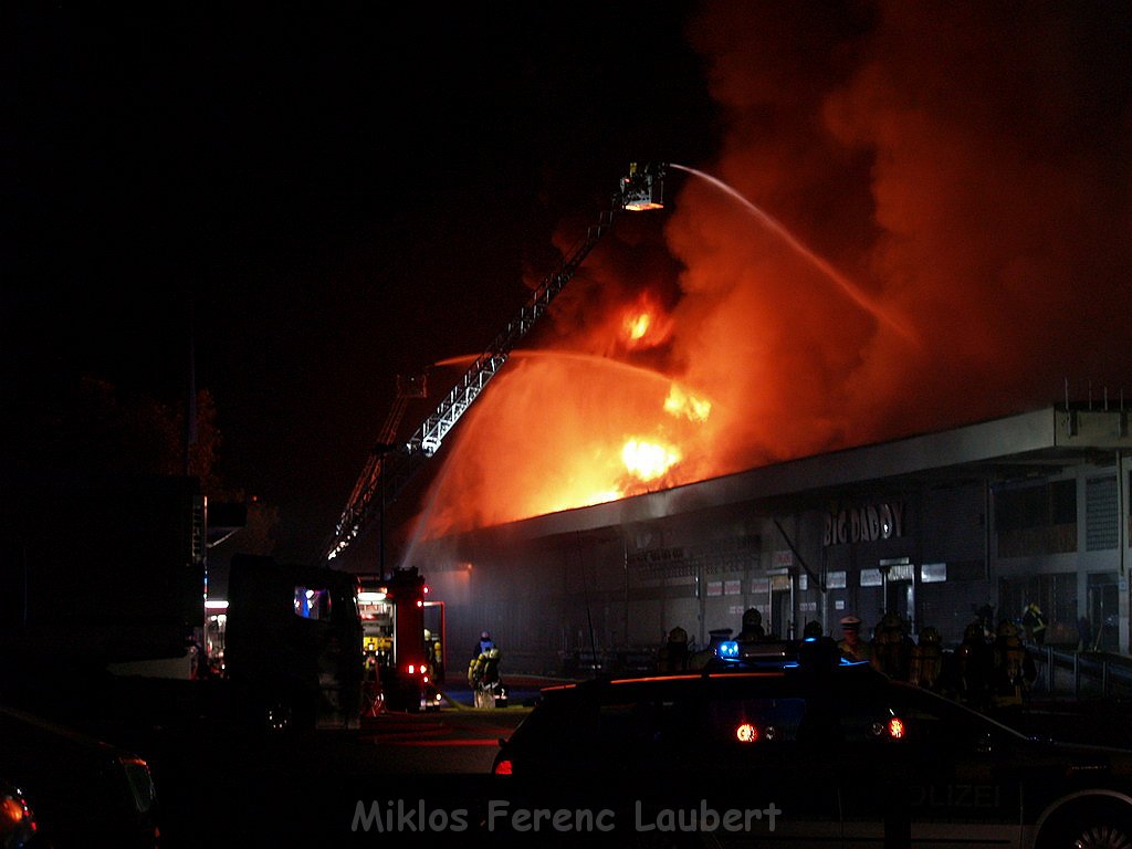 Grossbrand Halle auf dem Grossmarkt Koeln P526.JPG